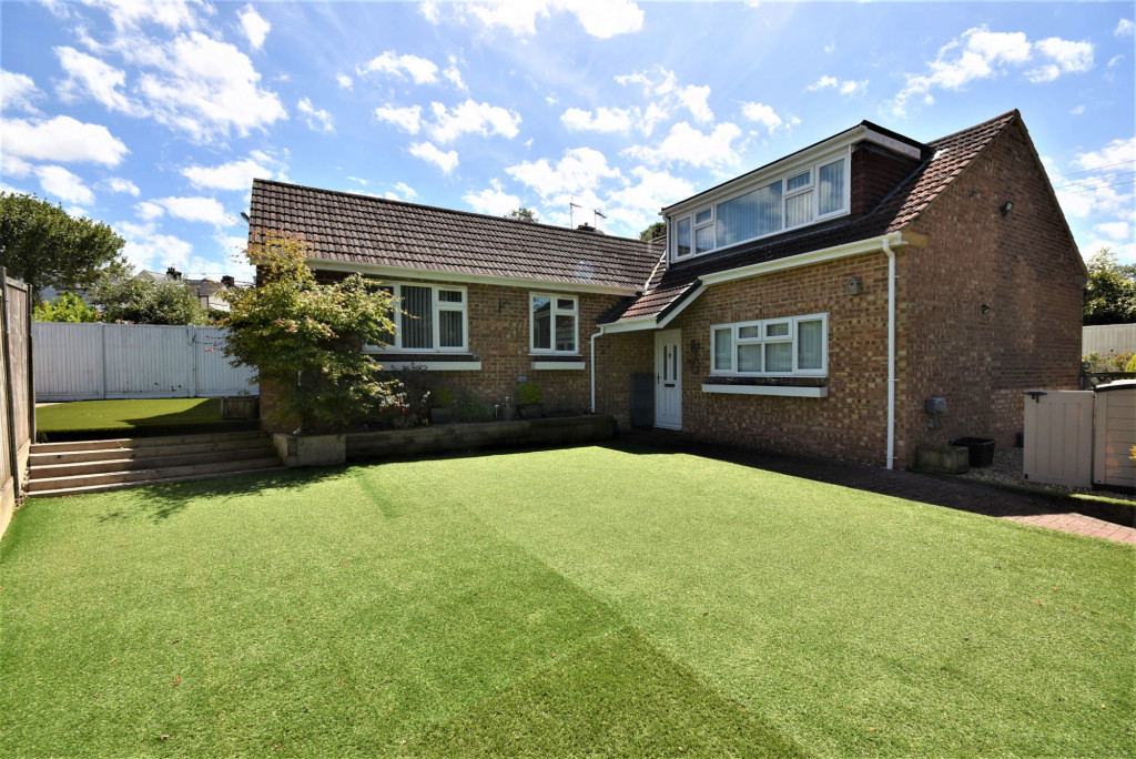 4 bed detached house to rent in The Crescent, Eythorne  - Property Image 2