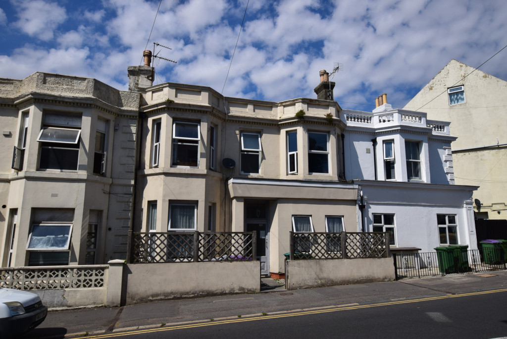 2 bed apartment for sale in Dover Road, Folkestone 0