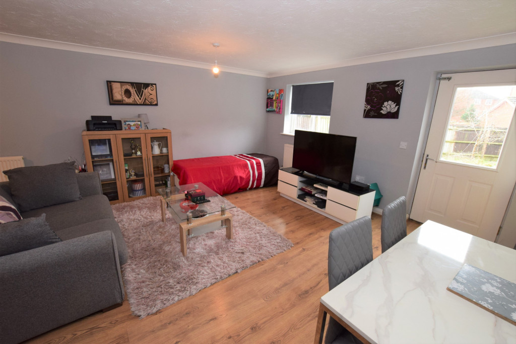 3 bed terraced house for sale in Jacobs Oak, Ashford  - Property Image 3
