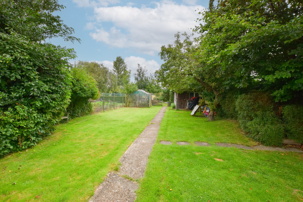 3 bed detached house for sale in Bramble Lane, Ashford  - Property Image 3
