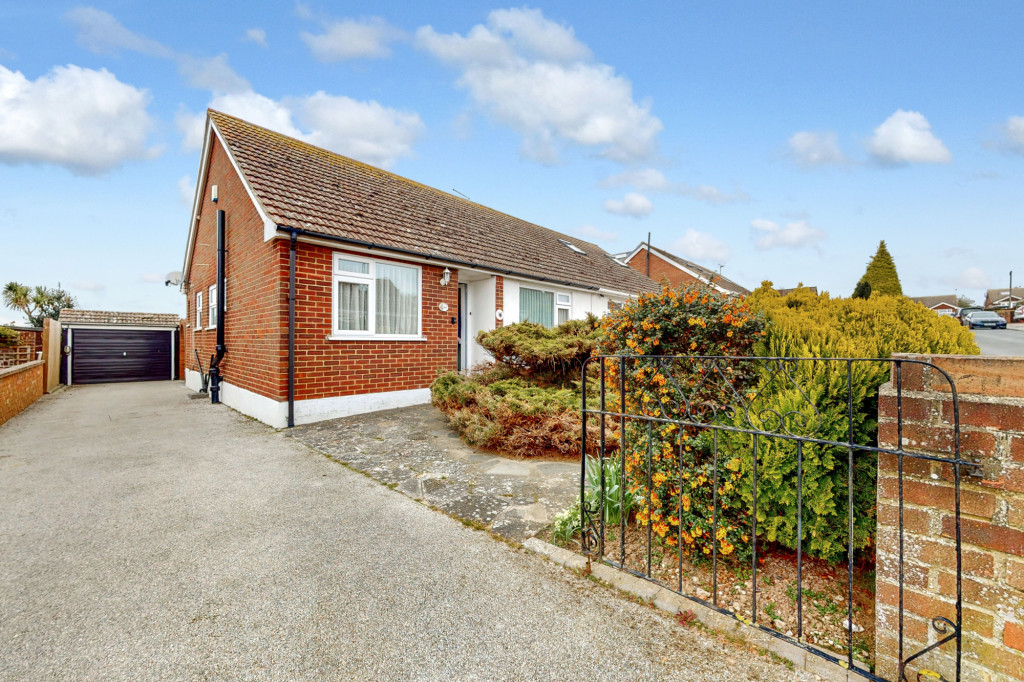 2 bed bungalow for sale in Greenhill Gardens, Ramsgate  - Property Image 1