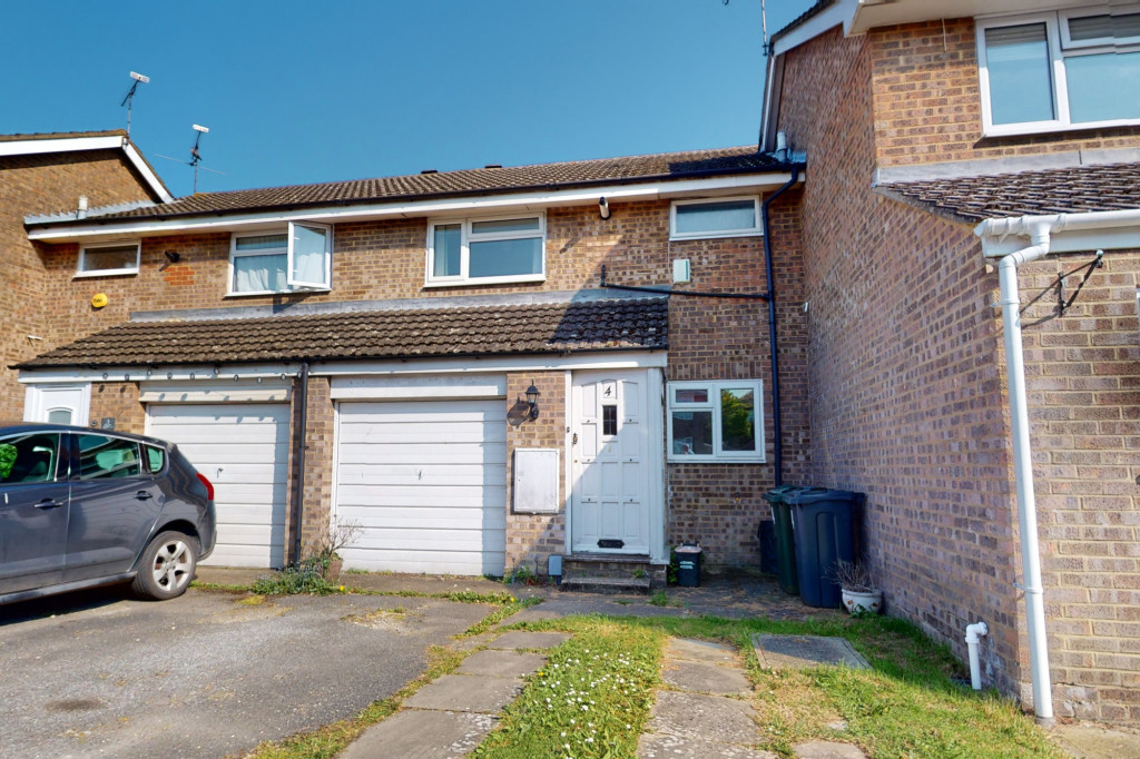 3 bed terraced house to rent in Ash Close, Ashford  - Property Image 1