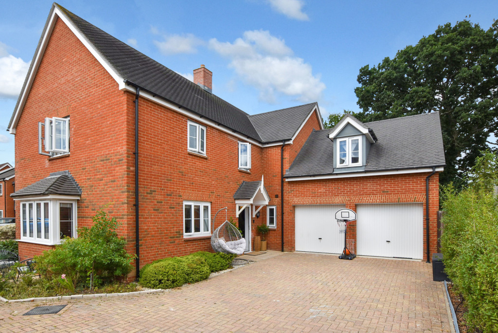 5 bed detached house to rent in Oak View, Ashford  - Property Image 1