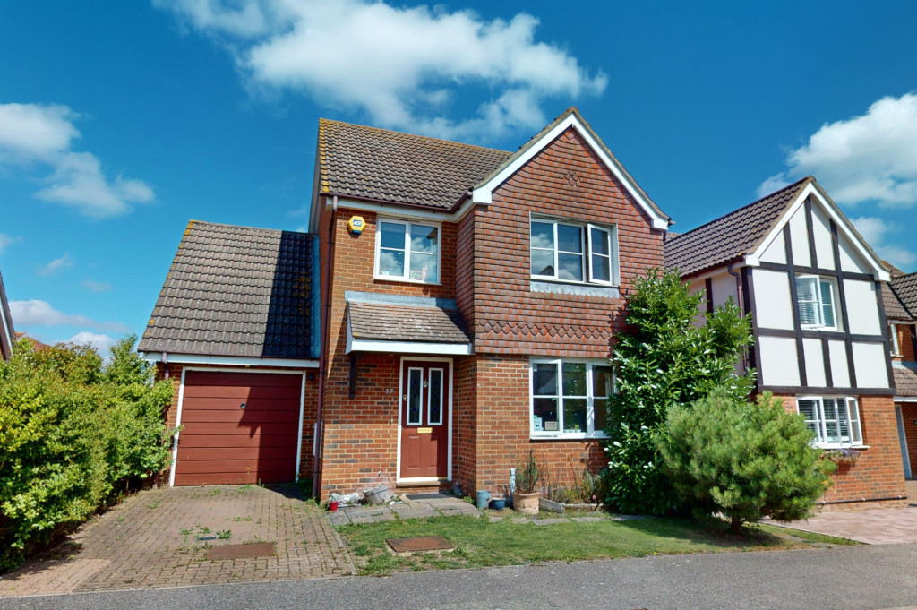 4 bed detached house for sale in Acorn Close, Ashford - Property Image 1