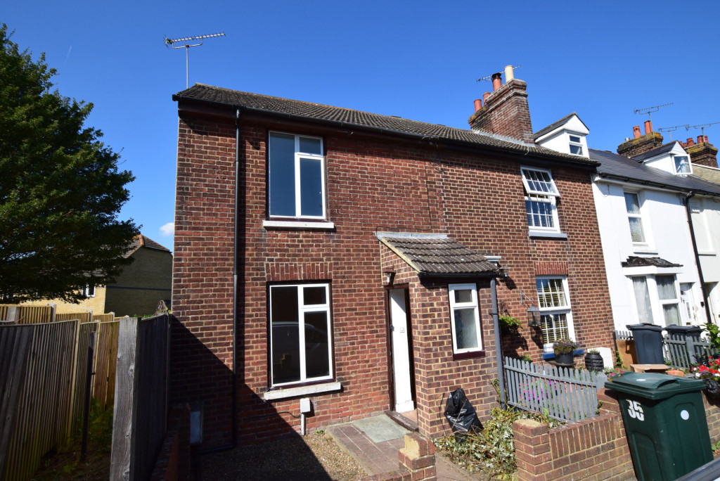 2 bed terraced house for sale in Tufton Road, Ashford  - Property Image 2