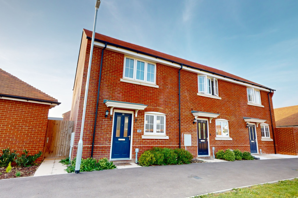 2 bed end of terrace house to rent in Swift Avenue, Ashford - Property Image 1