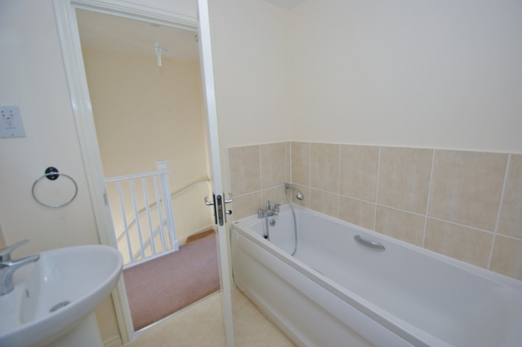 2 bed semi-detached house for sale in Farmers Way, Ashford  - Property Image 8