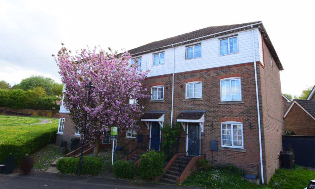 4 bed terraced house for sale in Swaffer Way, Ashford - Property Image 1
