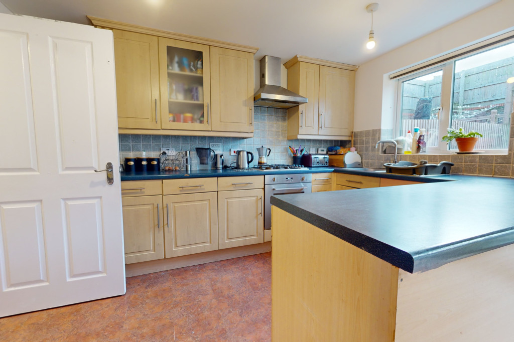 4 bed terraced house for sale in Swaffer Way, Ashford  - Property Image 2