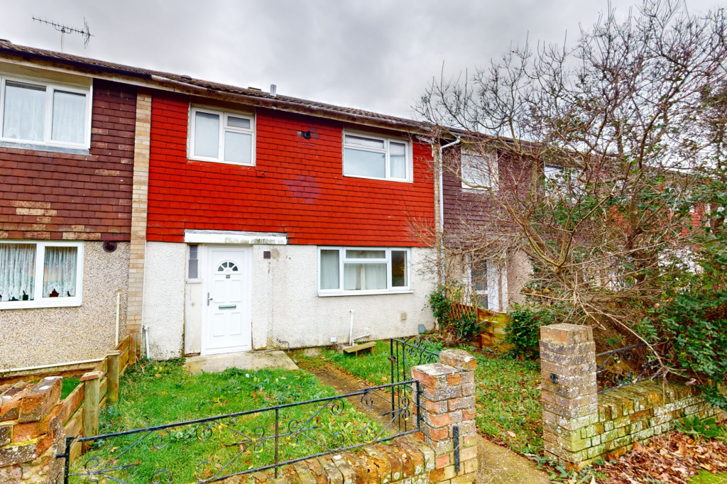 3 bed terraced house for sale in Lynsted Close, Ashford  - Property Image 2