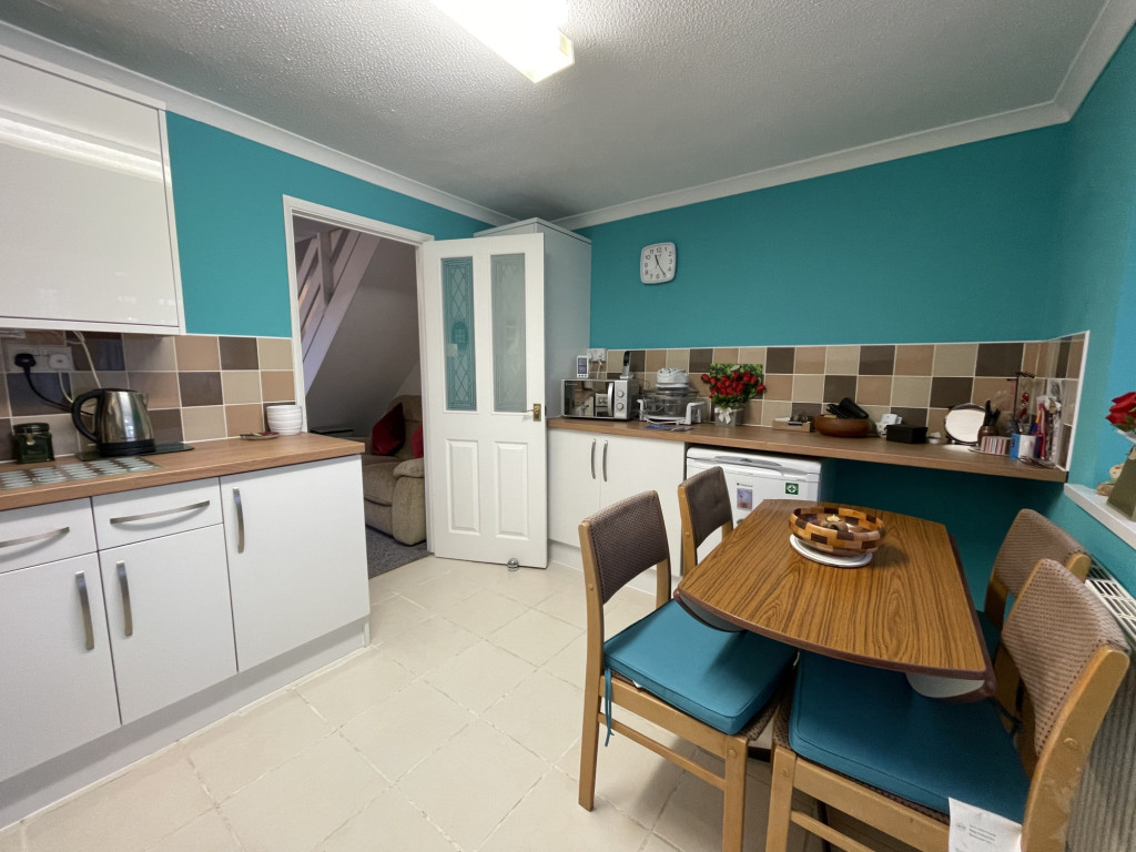 2 bed terraced house for sale in Hawks Way, Ashford  - Property Image 2