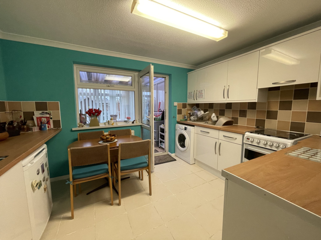 2 bed terraced house for sale in Hawks Way, Ashford  - Property Image 3