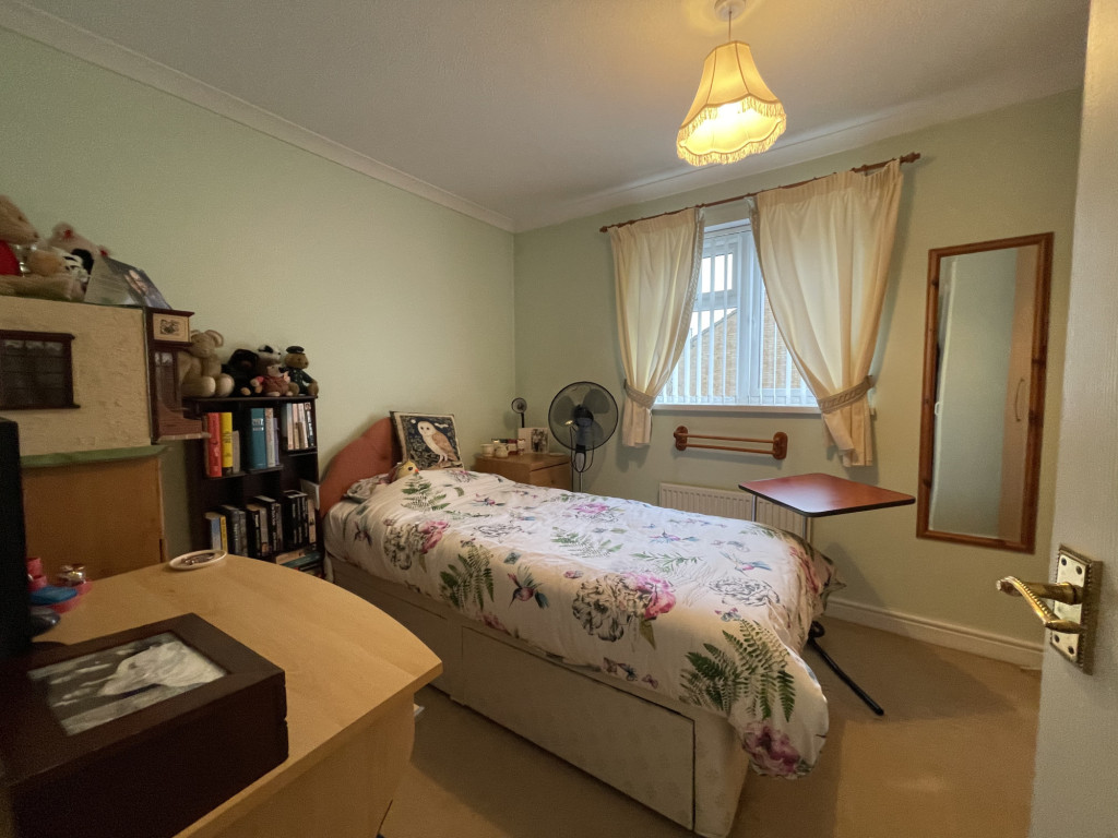 2 bed terraced house for sale in Hawks Way, Ashford  - Property Image 8
