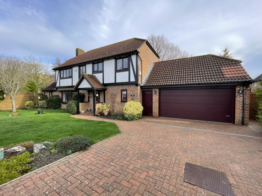 4 bed detached house to rent in The Haven, Hythe  - Property Image 1