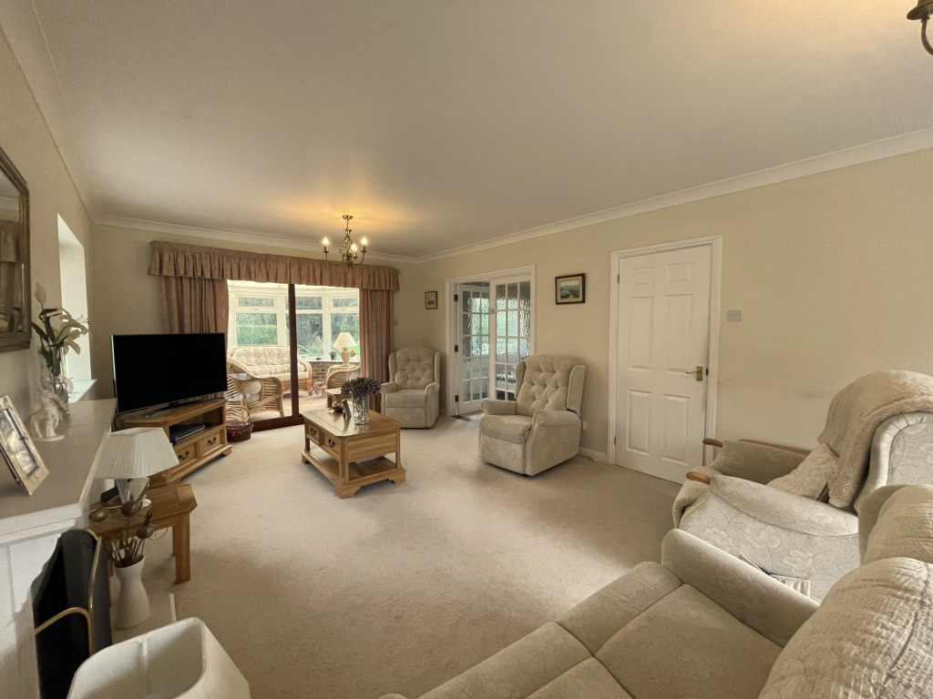 4 bed detached house to rent in The Haven, Hythe  - Property Image 3