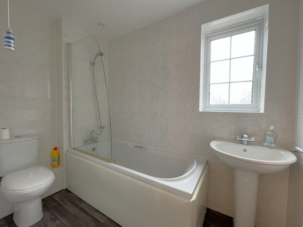 4 bed detached house to rent in Sycamore Lane, Ashford  - Property Image 15