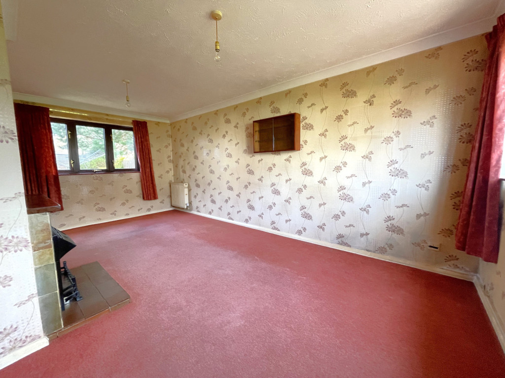 3 bed terraced house for sale in Cleves Way, Ashford  - Property Image 3