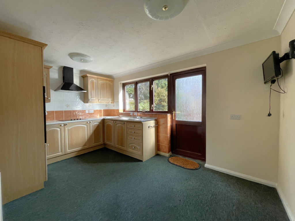 3 bed terraced house for sale in Cleves Way, Ashford  - Property Image 5