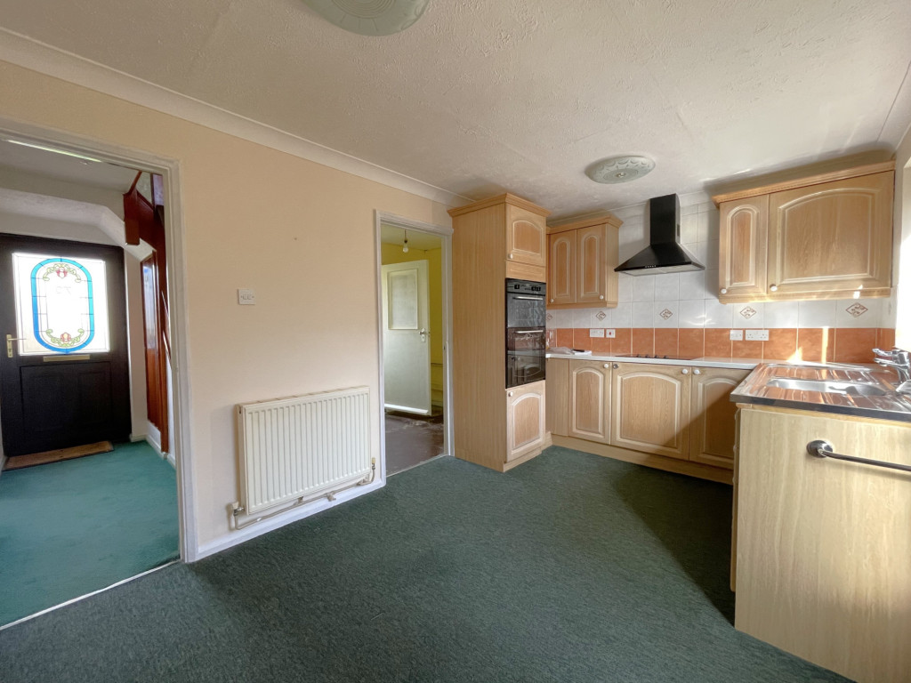 3 bed terraced house for sale in Cleves Way, Ashford  - Property Image 6