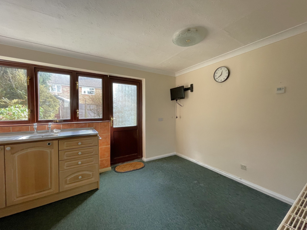 3 bed terraced house for sale in Cleves Way, Ashford  - Property Image 7
