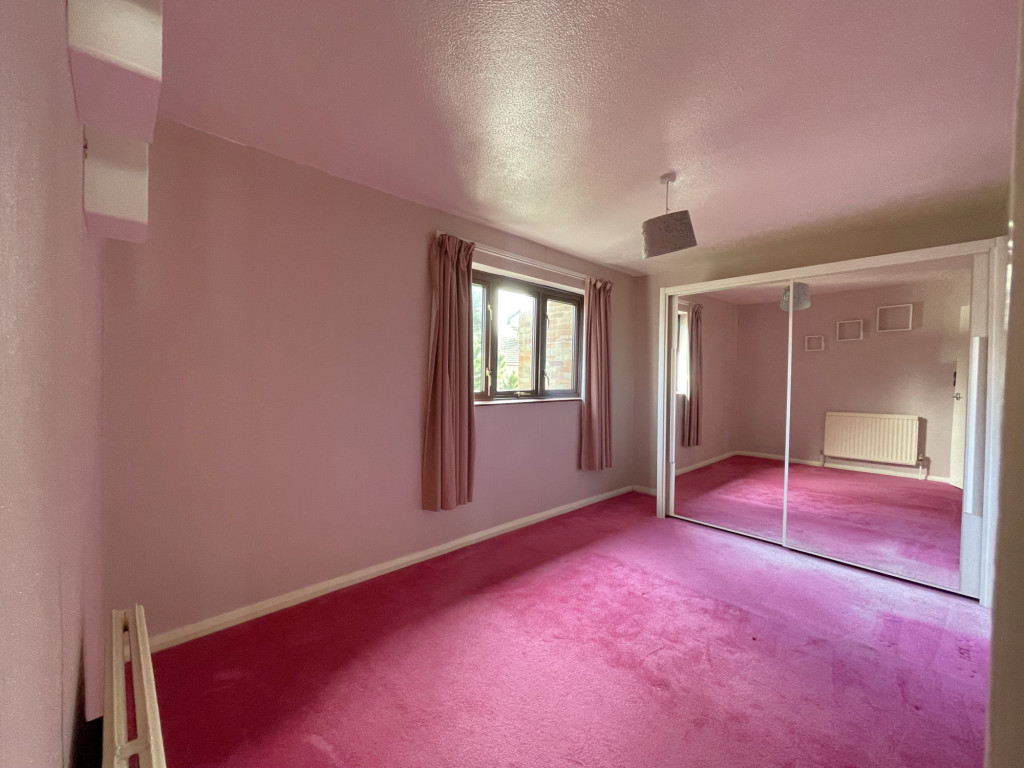 3 bed terraced house for sale in Cleves Way, Ashford  - Property Image 9