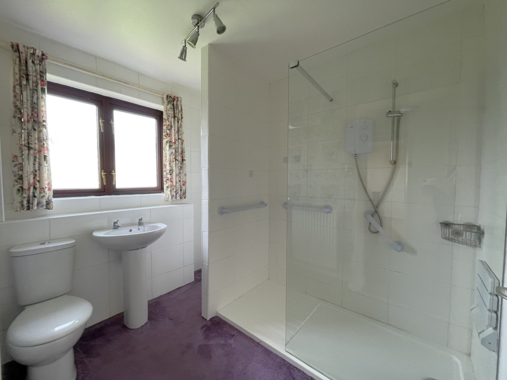 3 bed terraced house for sale in Cleves Way, Ashford  - Property Image 12