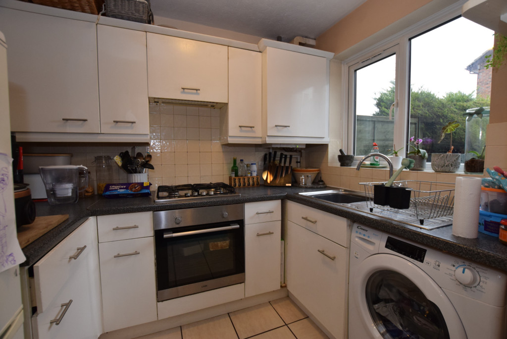 2 bed terraced house to rent in New Rectory Lane, Ashford  - Property Image 6