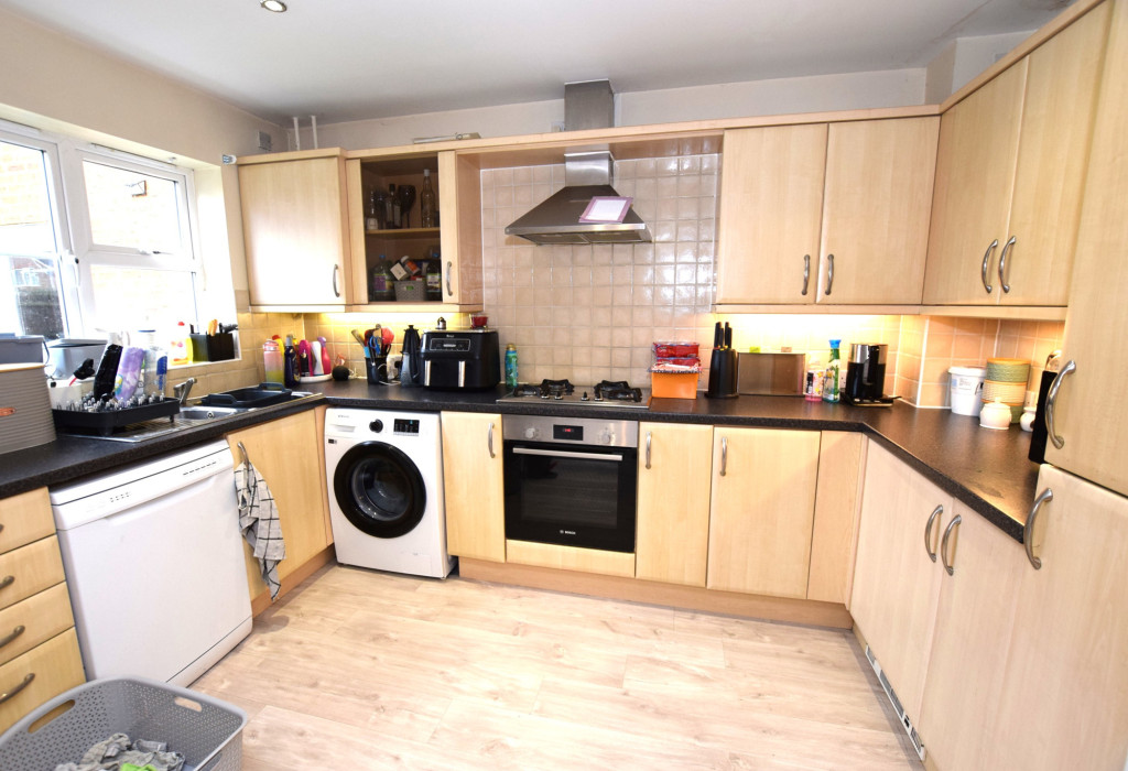 3 bed detached house to rent in Blackthorn Way, Ashford  - Property Image 4
