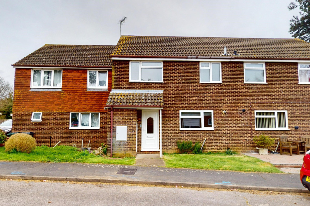 3 bed terraced house to rent in Belmore Park, Ashford  - Property Image 1