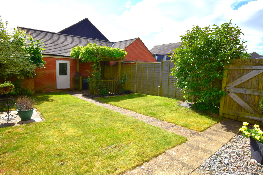 4 bed semi-detached house for sale in Herdwick Close, Ashford  - Property Image 14