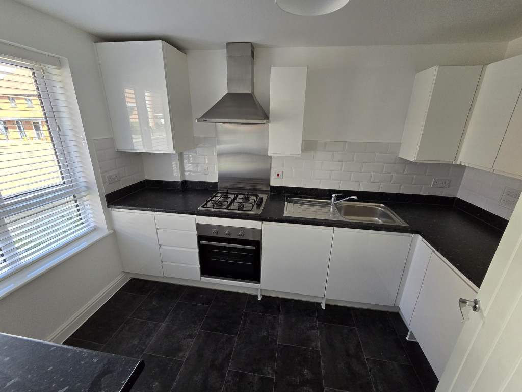 3 bed semi-detached house to rent in The Rangers, Folkestone  - Property Image 8