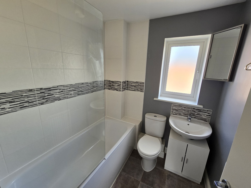 3 bed semi-detached house to rent in The Rangers, Folkestone  - Property Image 9