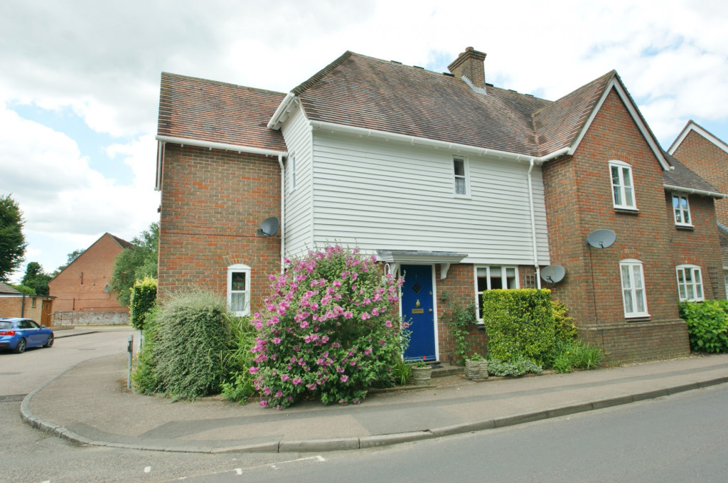 2 bed end of terrace house to rent  - Property Image 1