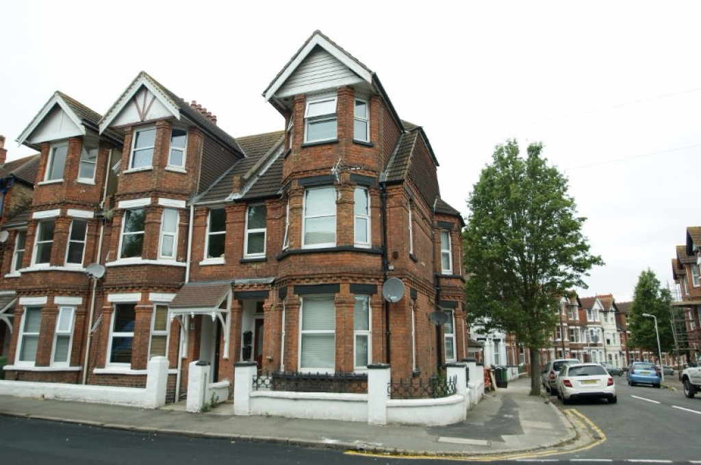 1 bed flat to rent in Broadmead Road, Folkestone - Property Image 1