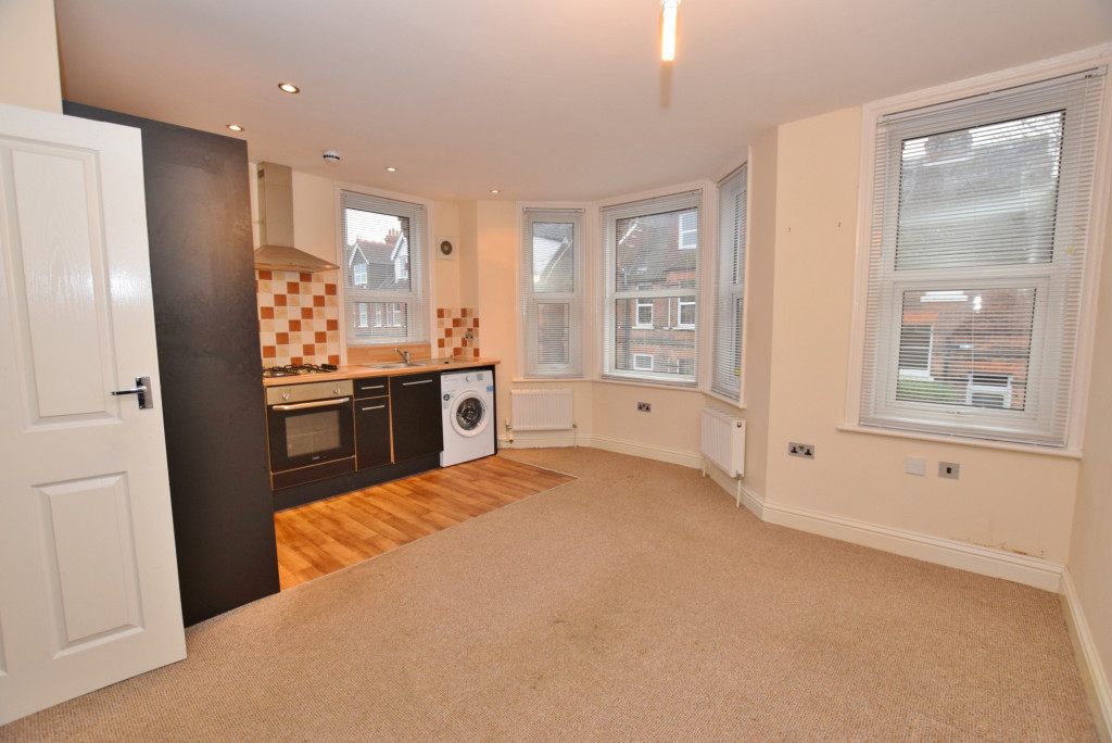1 bed flat to rent in Broadmead Road, Folkestone  - Property Image 2