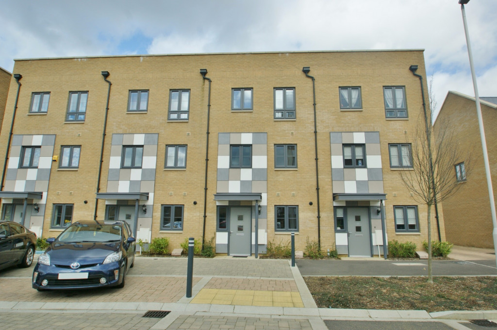 3 bed town house to rent in Samuel Peto Way, Ashford - Property Image 1