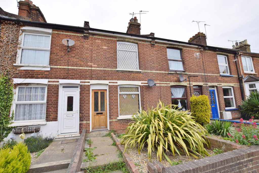 3 bed terraced house to rent in Beaver Road, Ashford  - Property Image 1
