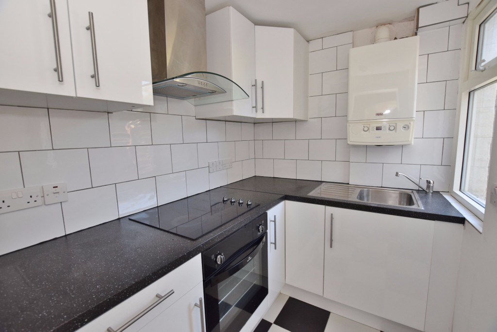 3 bed terraced house to rent in Beaver Road, Ashford 1