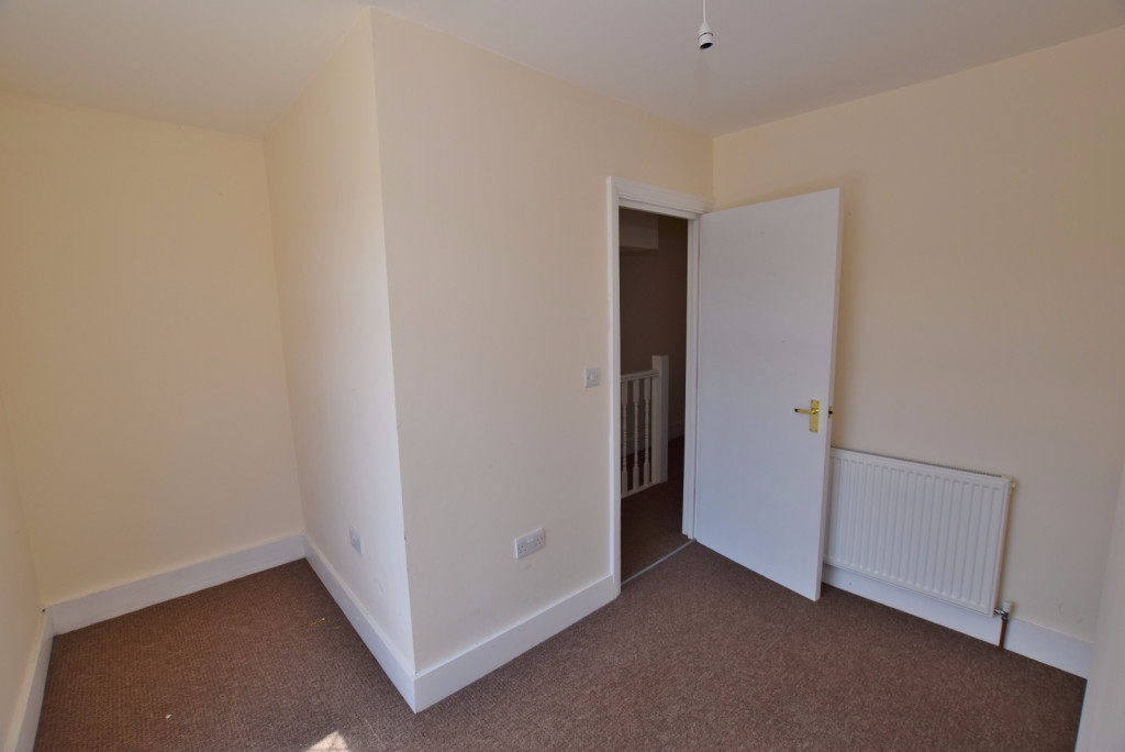 3 bed terraced house to rent in Beaver Road, Ashford 6