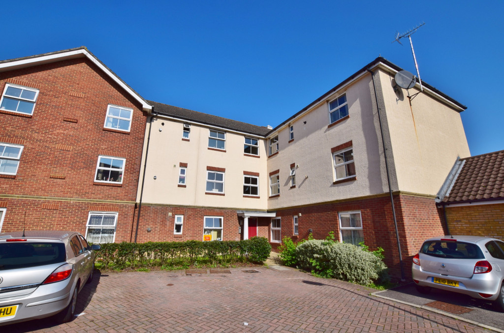 2 bed flat to rent in Angus Drive, Ashford  - Property Image 1