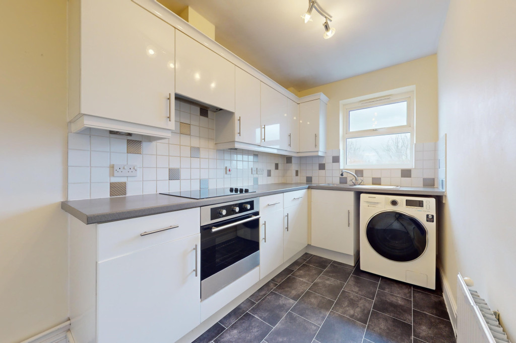 2 bed flat to rent in Angus Drive, Ashford  - Property Image 2