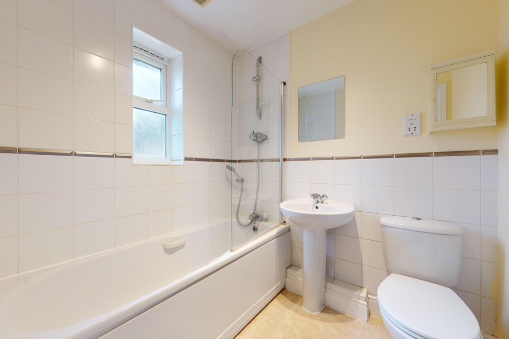 2 bed flat to rent in Angus Drive, Ashford  - Property Image 5