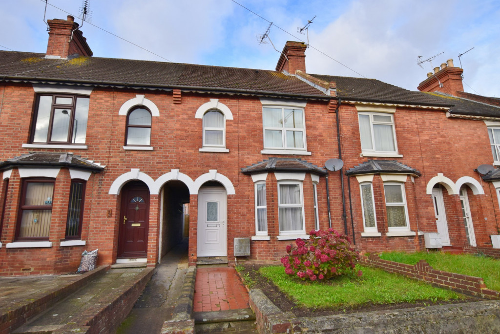 3 bed terraced house to rent in Beaver Road, Ashford 0