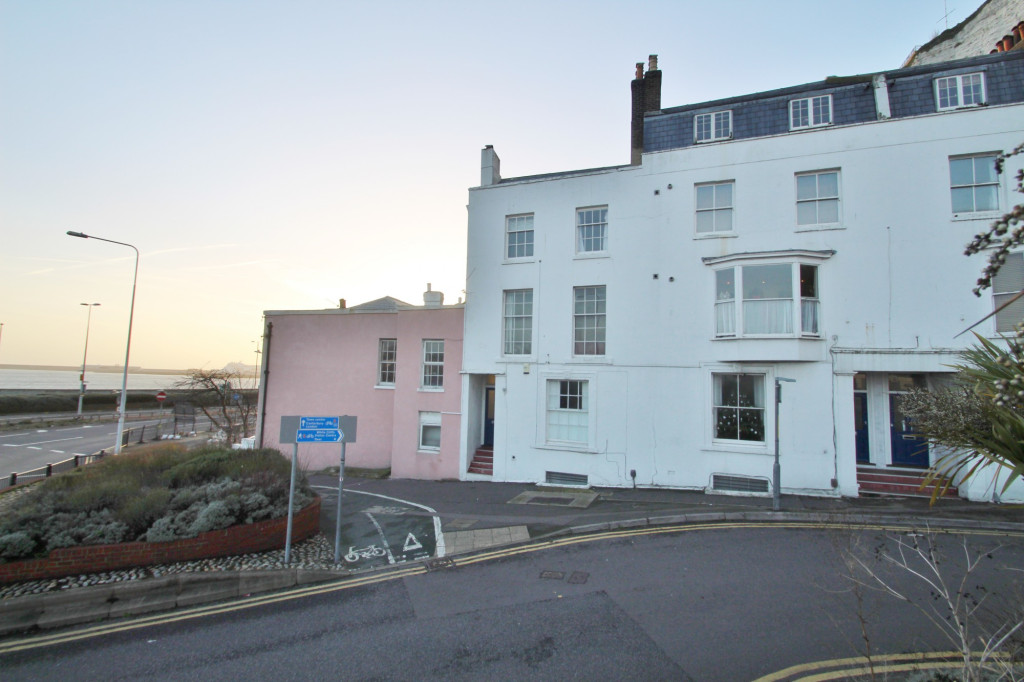 1 bed flat to rent in East Cliff, Dover 0