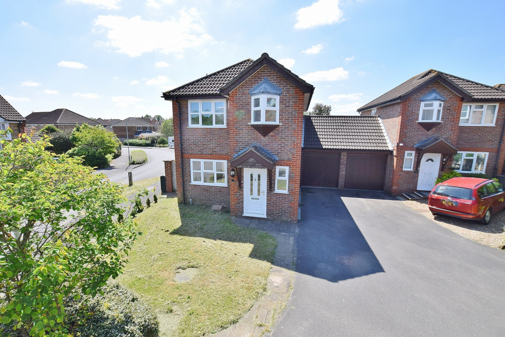 3 bed detached house to rent in Cherrywood Rise, Orchard Heights, Ashford - Property Image 1