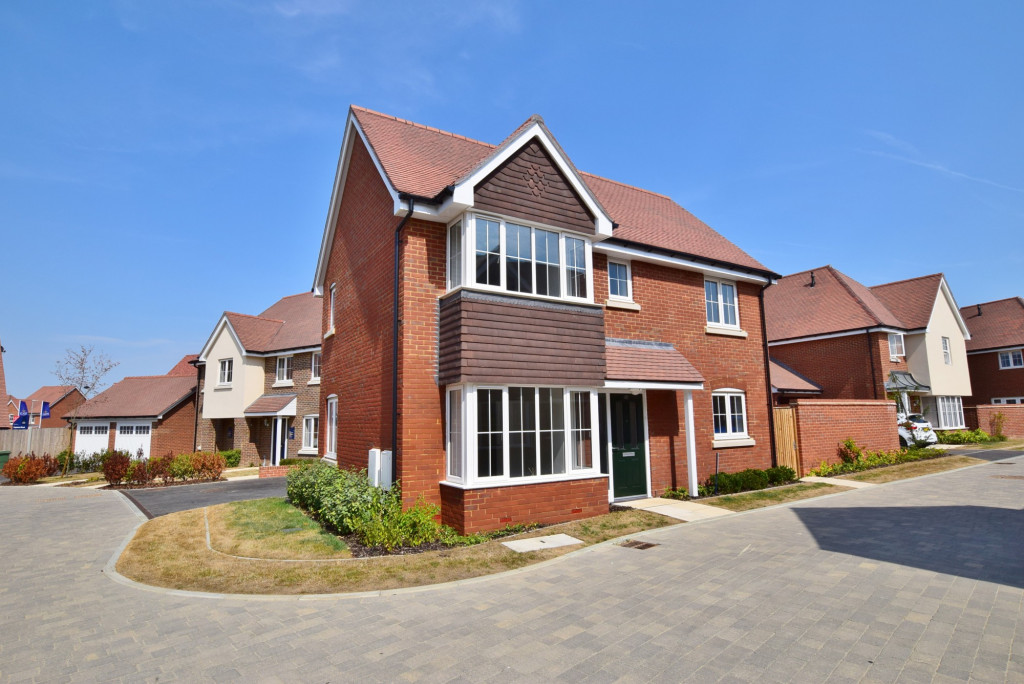 3 bed detached house to rent in Augustine Drive, Finberry, Ashford 0