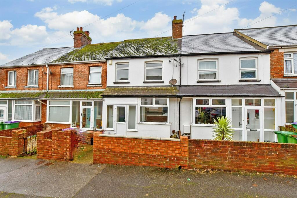 3 bed terraced house to rent in Greenfield Road, Folkestone  - Property Image 1