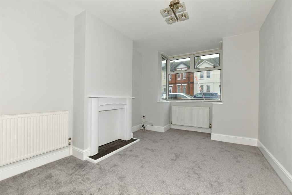 3 bed terraced house to rent in Greenfield Road, Folkestone  - Property Image 3
