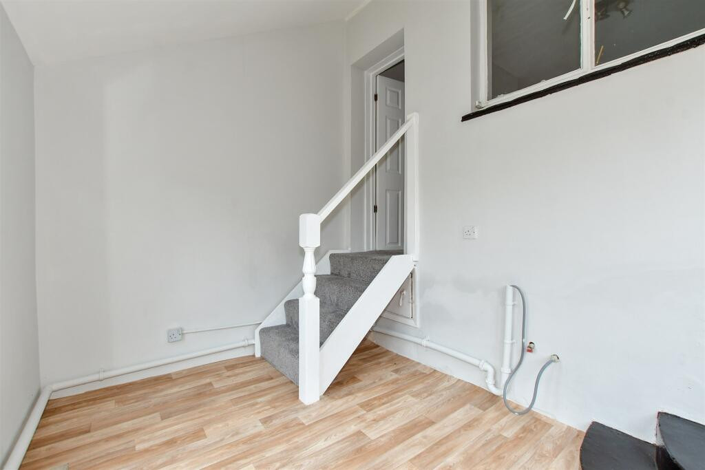 3 bed terraced house to rent in Greenfield Road, Folkestone  - Property Image 7
