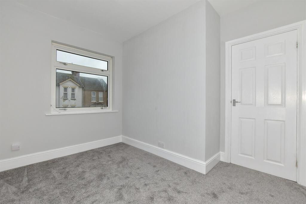 3 bed terraced house to rent in Greenfield Road, Folkestone  - Property Image 9